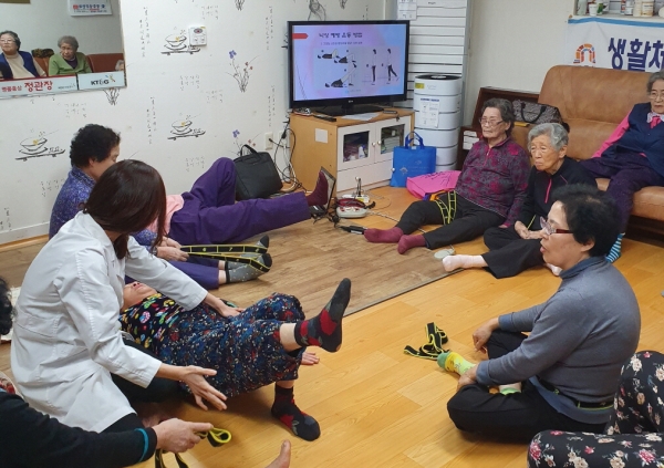 지난해 취약계층 방문 건강관리서비스 실시 모습