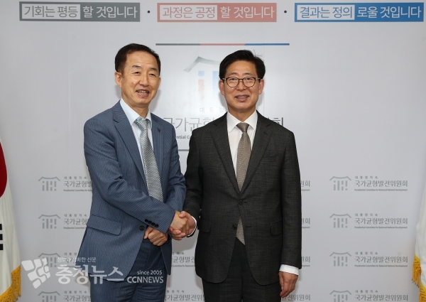 김사열 위원장과 양승조 지사