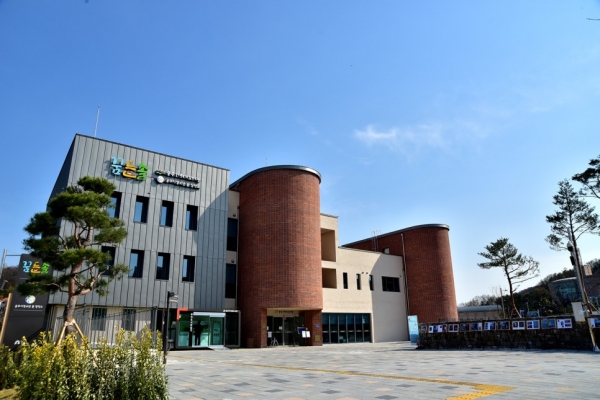 공주기적의 도서관 전경