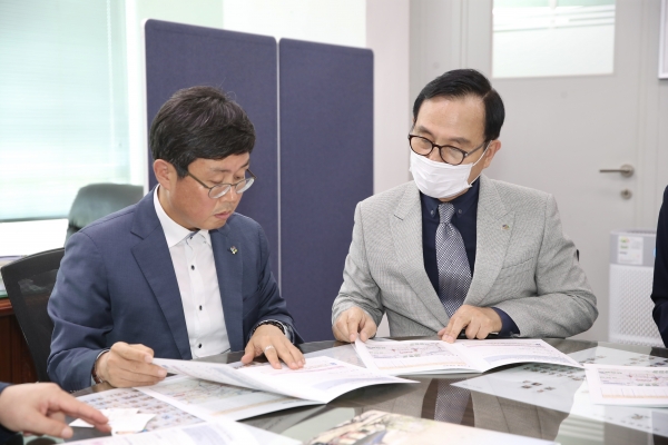 기재부 정부세종청사 방문해 지역현안을 건의하는 박상돈 시장