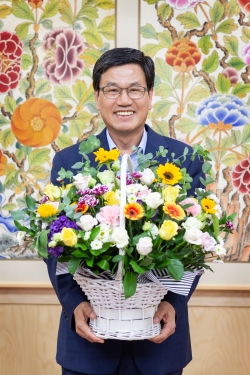 김돈곤 청양군수 ‘꽃 선물 챌린지’ 참여