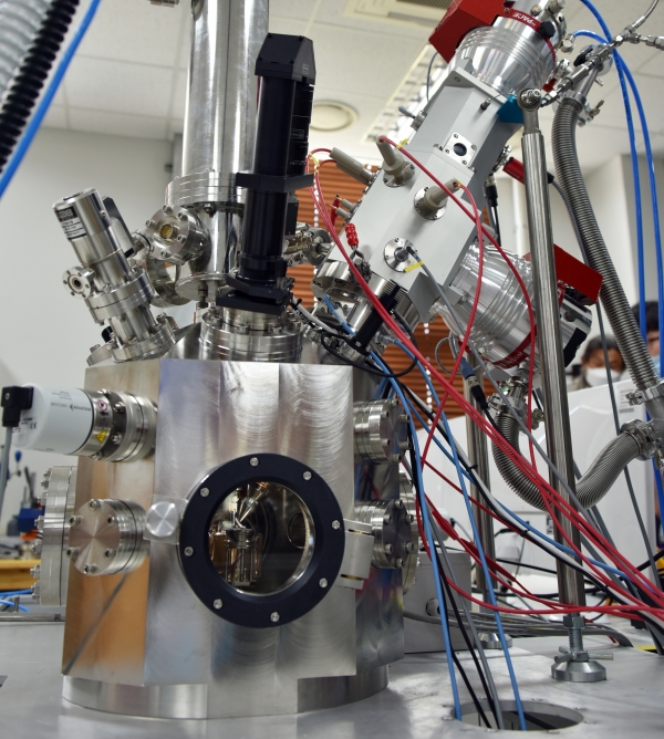 기체 클러스터 이온빔 장치 시제품