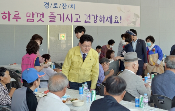 장한어버이 효행자 표창 모습