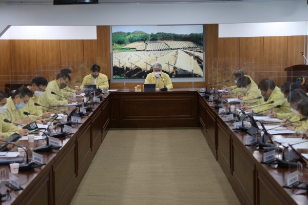 금산군 월요 간부회의 모습