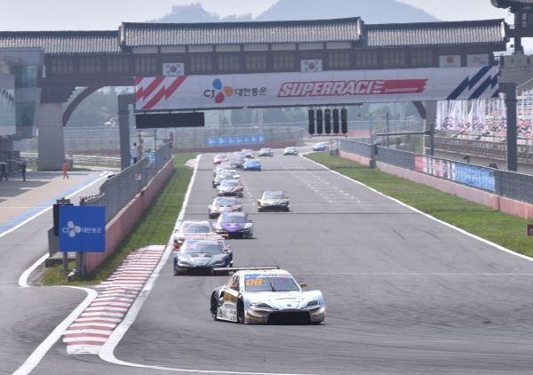2020 CJ슈퍼레이스 2라운드 우승자 ‘아트라스비엑스 모터스포츠’ 최명길 선수 선두 질주.