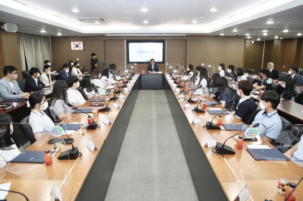천안시와 천안시태조산청소년수련관이 지난 22일 시청 중회의실에서 천안시청소년참여위원회 및 자문단 위촉식을 개최했다.