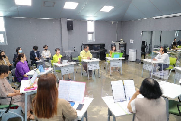 오카리나를 배우며 지역주민들과 화합하는 배방생활문화센터 ‘작은거위’와 함께한 오세현 아산시장