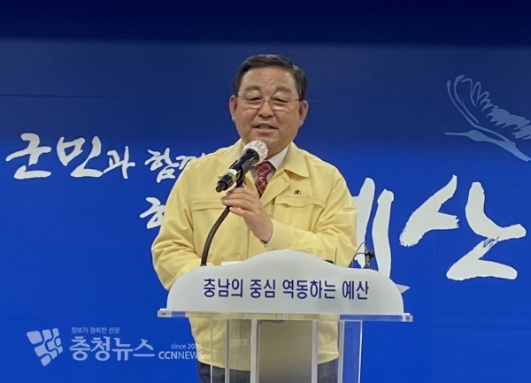 황선봉 예산군수가 24일 민선7기 출범 2주년 기자회견을 열고 "산업형 관광도시 결실을 맺겠다"고 강조했다.