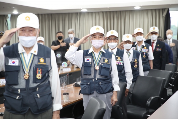 70주년 6.25전쟁 모범보훈가족 표창패 전수식 개최 모습