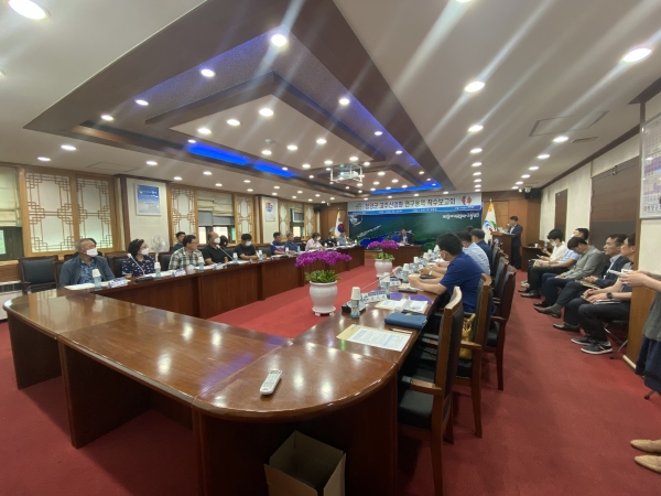 지난 25일 군청 상황실에서 지역 농업인과 관계자 등 30여명이 참석한 가운데 용역착수 보고회 개최