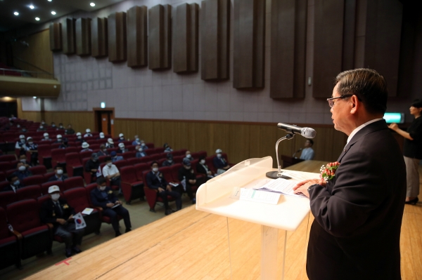 지난 25일 서천 문예의전당 대강당에서 ‘6·25전쟁 제70주년 기념식'에서 인사말 모습