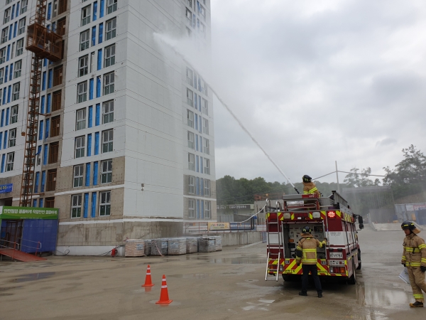 지난 25일 세종시 집현리에 위치한 4-2생활권 M2블록 주택건설공사 현장에서 “2020 재난대응 모의훈련” 실시