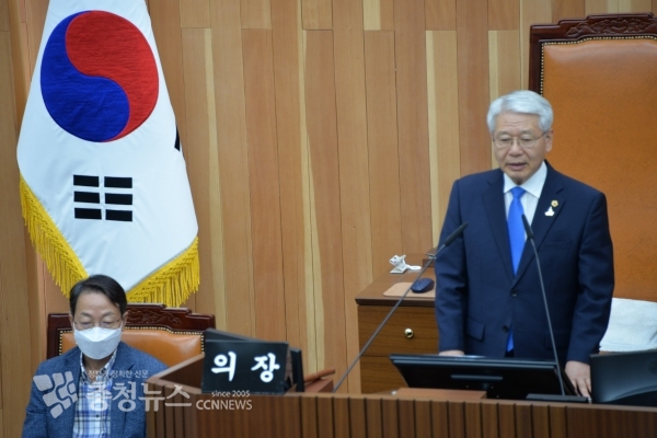 의장선거 사회를 보는 서금택 의장 / 충청뉴스 최형순 기자