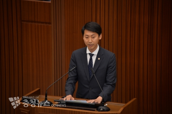 정견 발언하는 이태환의원