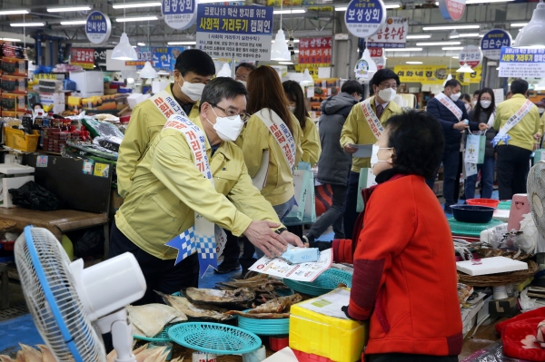 사회적 거리두기 캠페인 참여 모습