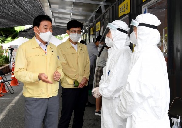 박용갑청장님 선별진료소 현장행정 추진