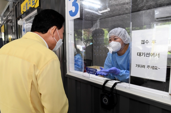 박용갑청장님 선별진료소 현장행정 추진