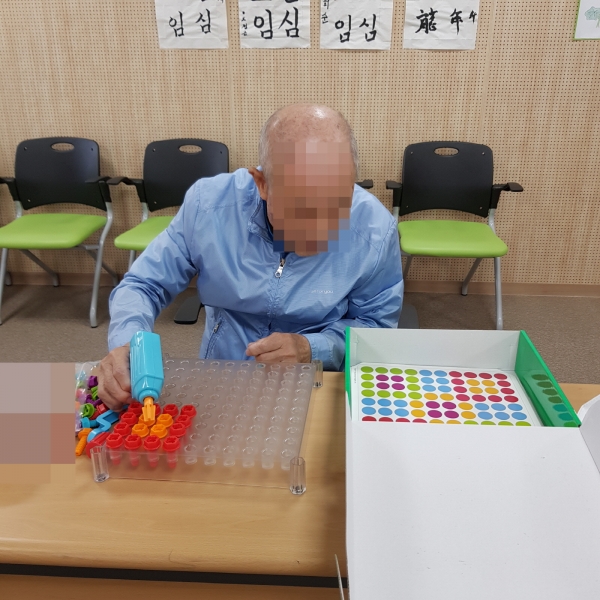 치매안심센터 브로그램 운영 장면