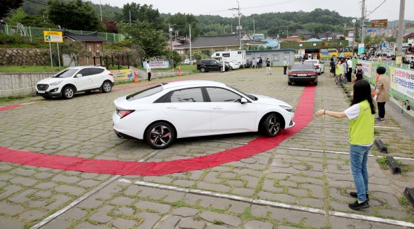 태안초등학교 드라이빙스루 등교 모습