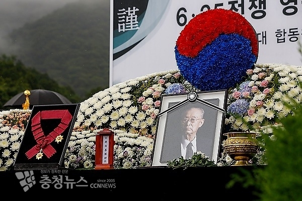 15일 국립대전현충원에서 고 백선엽 장군의 안장식이 엄수됐다.