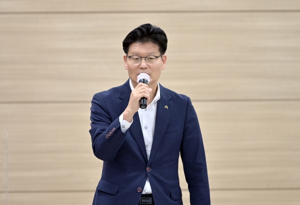 하반기 읍면동 마을발전 토론회를 주재하고 있는 김정섭 시장 (계룡면)