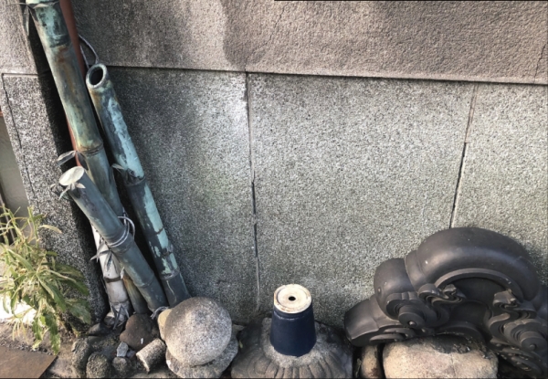 Kim, Hong-Ju has taken the picture by herself for the poem, 'A patternless night'.