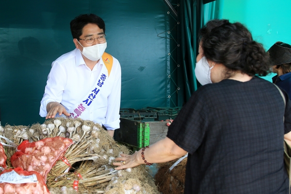 지난 9일 시장님 양재물류센터 판촉 사진(공보실 별첨) 또는 롯데백화점 판촉행사 사진