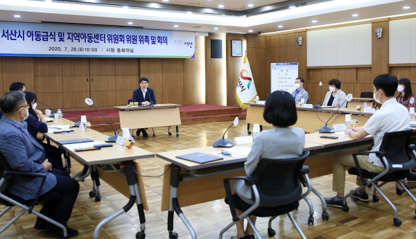 아동급식 및 지역아동센터위원회 위원 위촉식 사진