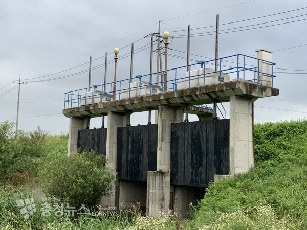 국가하천 배수문 모습