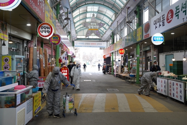 전통시장 방역 모습