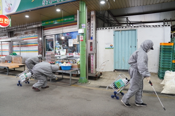 전통시장 방역 모습