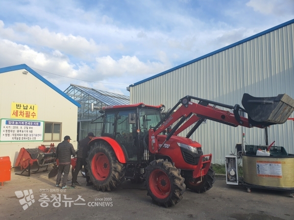 예산군농업기술센터 농기계 임대 장면