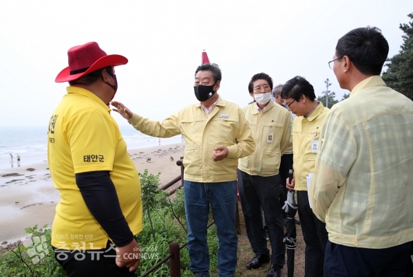 밧개해수욕장 찾은 가세로 군수
