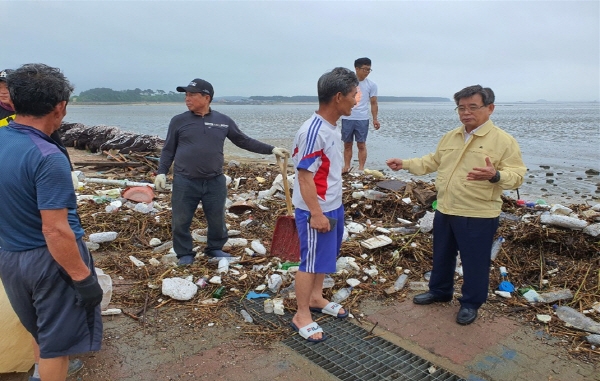 송석항 현장 찾은 노박래 군수