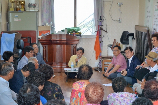 지난해 읍_면 민생현장 방문(남면 삼용리 마을회관)