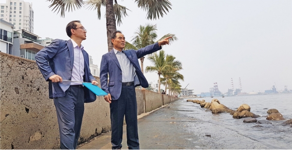 김인식 사장이 지난해 9월 인도네시아 자카르타 사업현장 방문 당시 언론사 촬영 사진