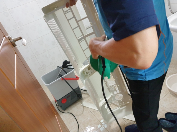 경로당 에어컨 청소 모습