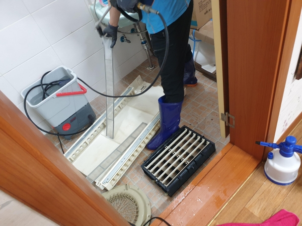 경로당 에어컨 청소 모습