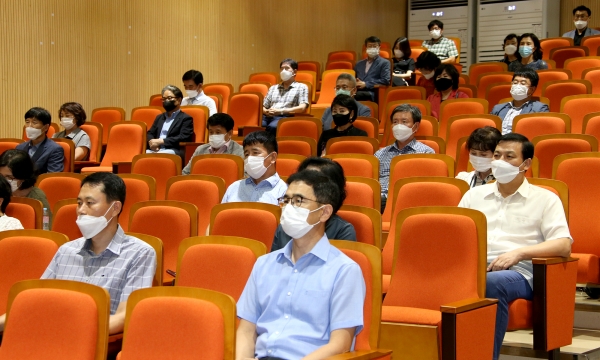 “원격 수업과 미래 교육의 방향”이라는 주제로 특강 실시