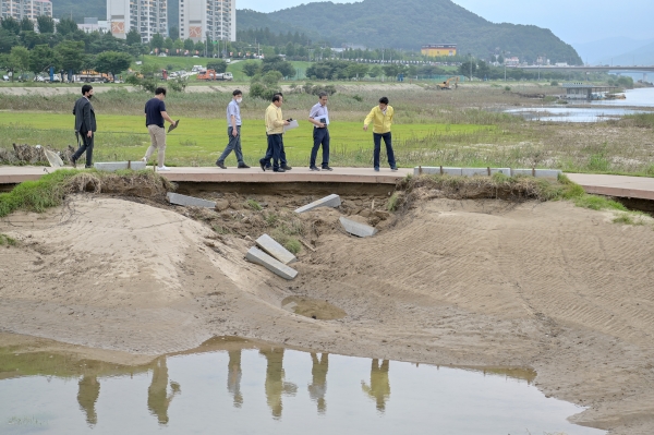 김정섭 시장 수해지역 현장방문(금강신관공원, 미르섬)