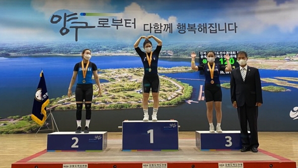 장은비 선수 대회 3관왕 차지 (가운데 장은비 선수)