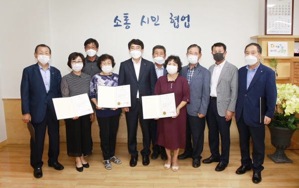 20일 시장실에서 열린 대산읍 주민자치위원 선정위원 위촉식 장면