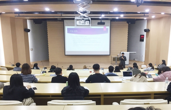 코로나19 장기화에 따라 오프라인과 온라인으로 병행하여 재학생 진로 교육 운영