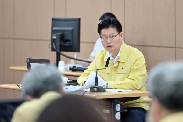 공주시 코로나19 대책회의를 주재하고 있는 김정섭 시장