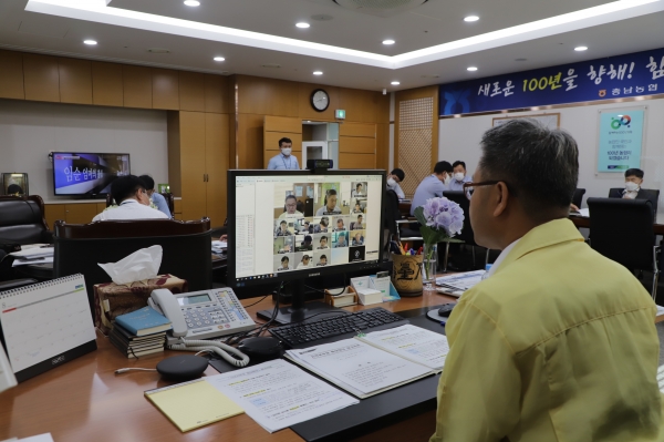 길정섭 본부장은 경영협의회 및 16개시군 시군지부장과 화상회의를 주재하고 코로나19 감염증 확산방지 2단계 거리두기 준수와 태풍피해 최소화를 위한 절처한 대비를 당부했다