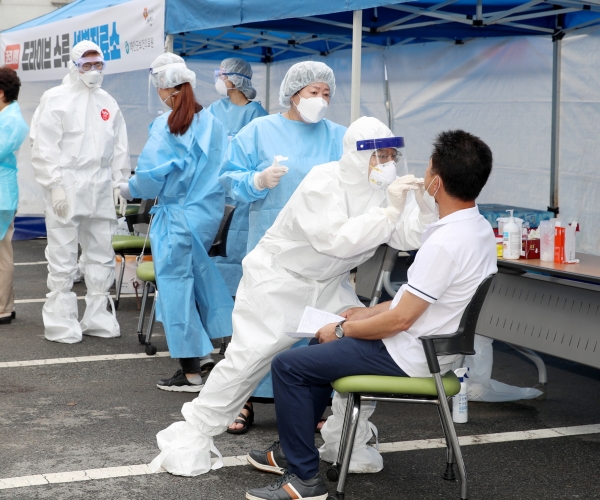 태안군보건의료원 코로나19 드라이브스루 선별진료소 모습.