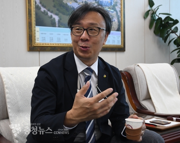 이응기 충남TP 원장. 충청뉴스 인터뷰 모습. / 이성현 기자