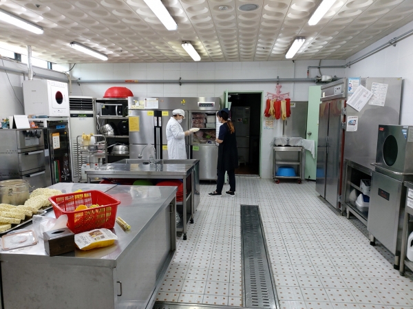 노인무료급식시설 현장점검을 실시하고 있다.