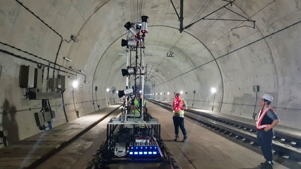 스캐너를 활용한 터널 내벽 콘크리트 손상분석 점검