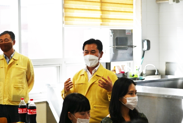 코로나 19 담당 직원 방문 격려 모습